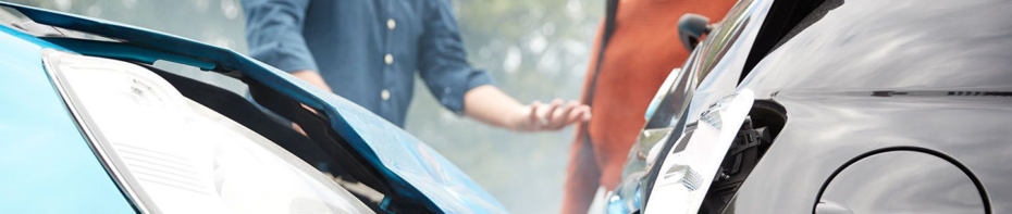 Man and women discuss outside of their cars after an accident.